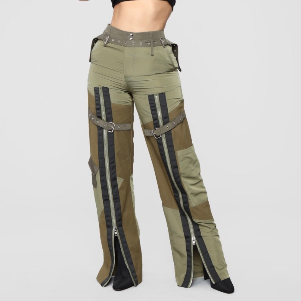 CUTE green cargo pants! Fits great